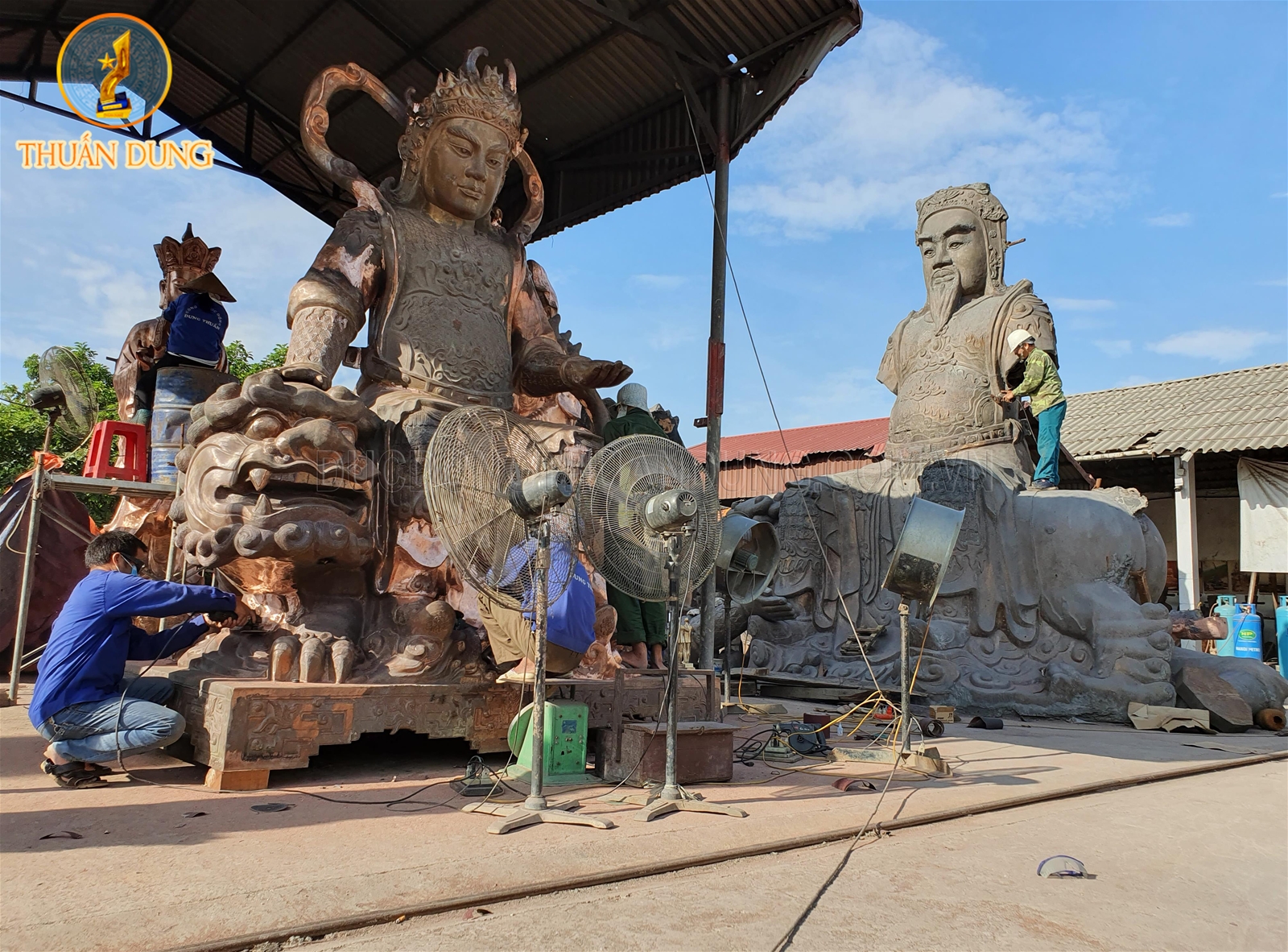 Phật chùa Văn Môn - Bắc Ninh và chùa Lâm Hà - Nghệ An đang được hoàn thiện tại xưởng đúc đồng Thuấn Dung
